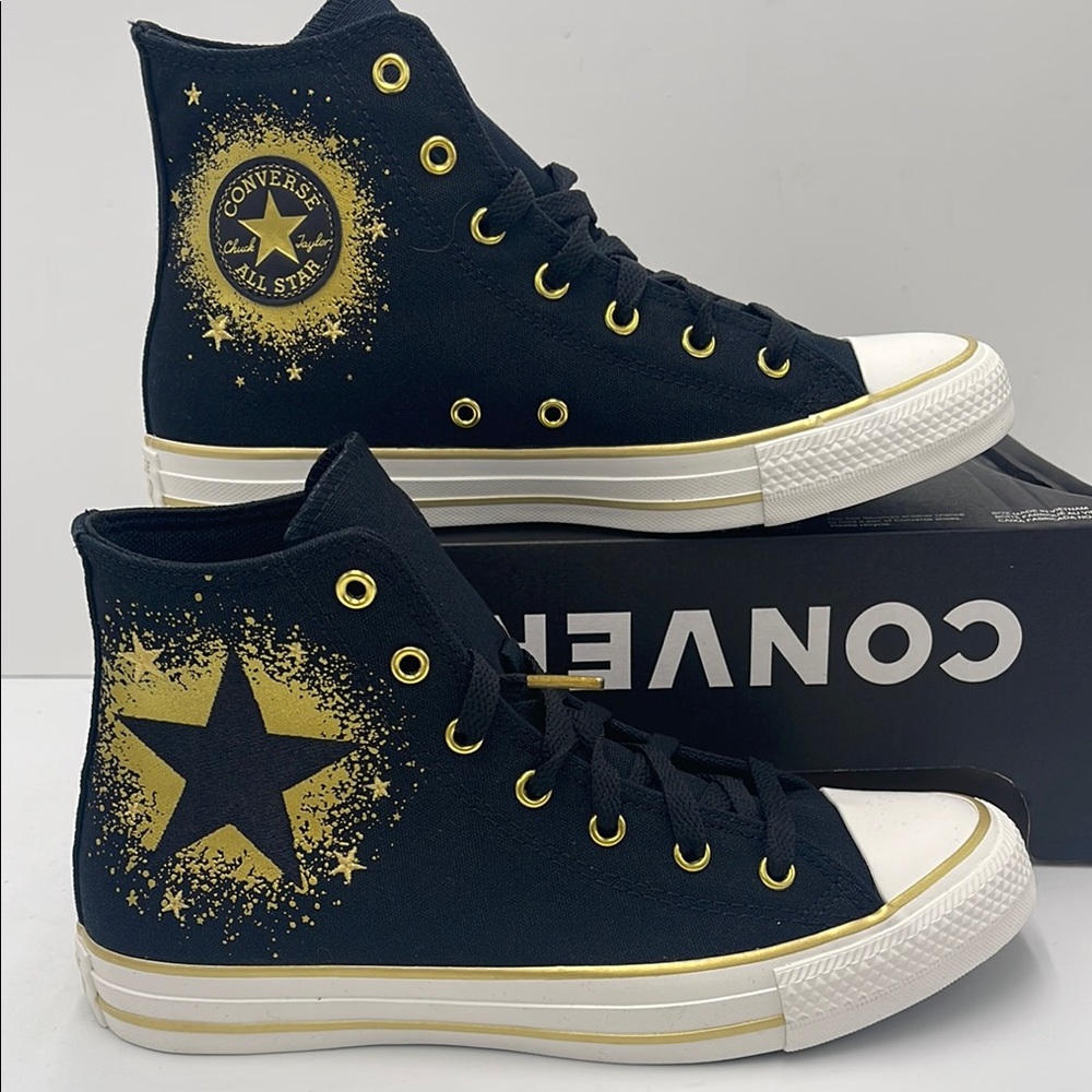 Converse WMNS Black and Gold High-Top Sneakers A12879C
CTAS HI
BLACK/GOLD/WHITE